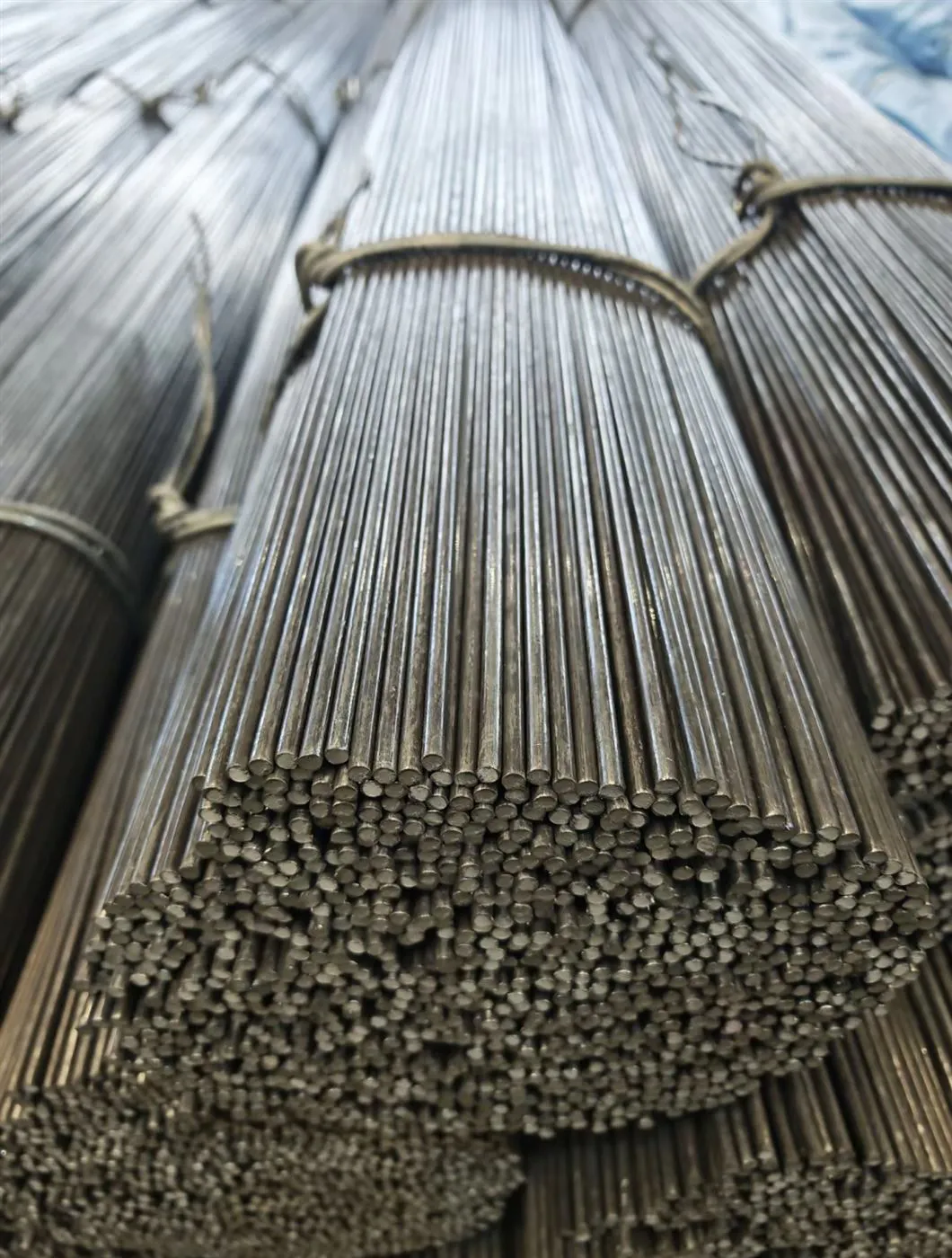 Cold drawn round steel bars prepared for machining